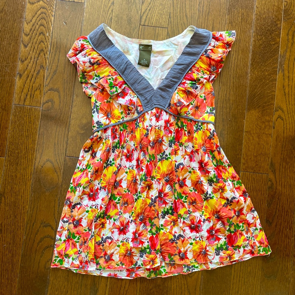 Ladies top by Fei, size 6. Excellent condition!